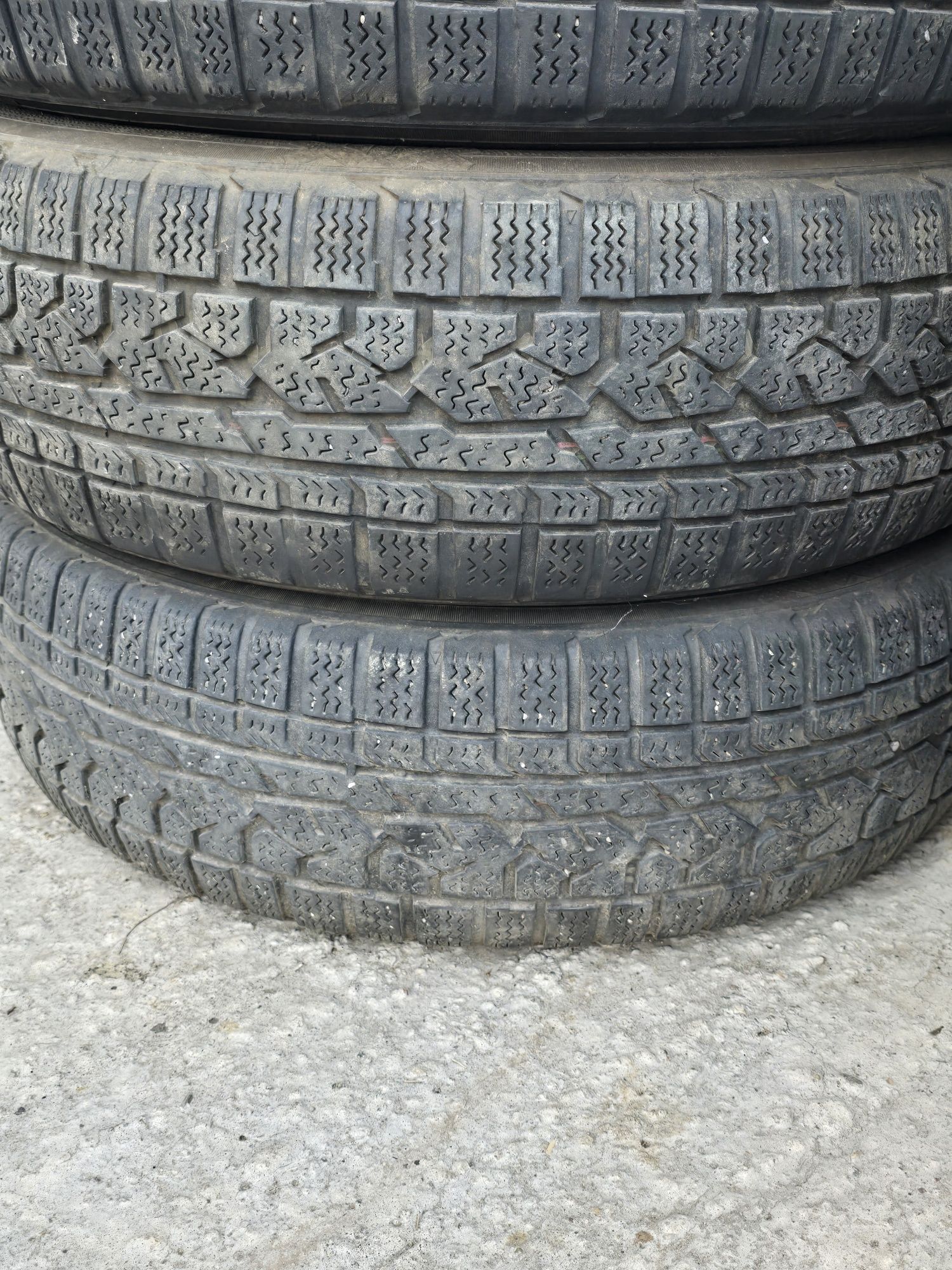 4 Броя Гуми 215/70/16 Kumho