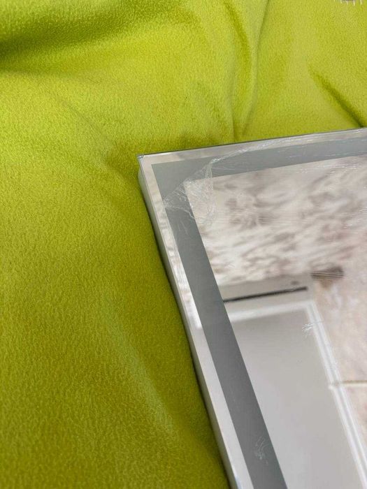 Продается зеркало с подсветкой, часами и обогревом 80*70