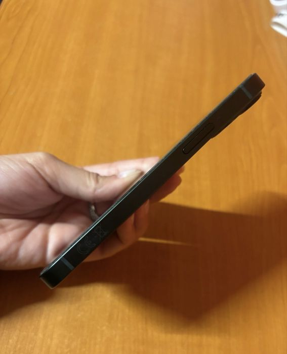 Vând iphone 13 mini