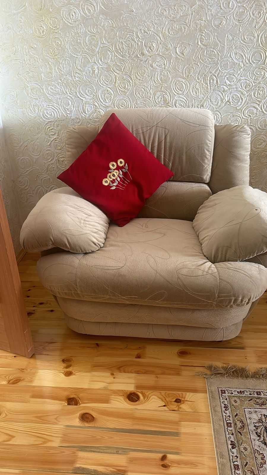 Мягкая мебель (б/у, 2 дивана+кресло)