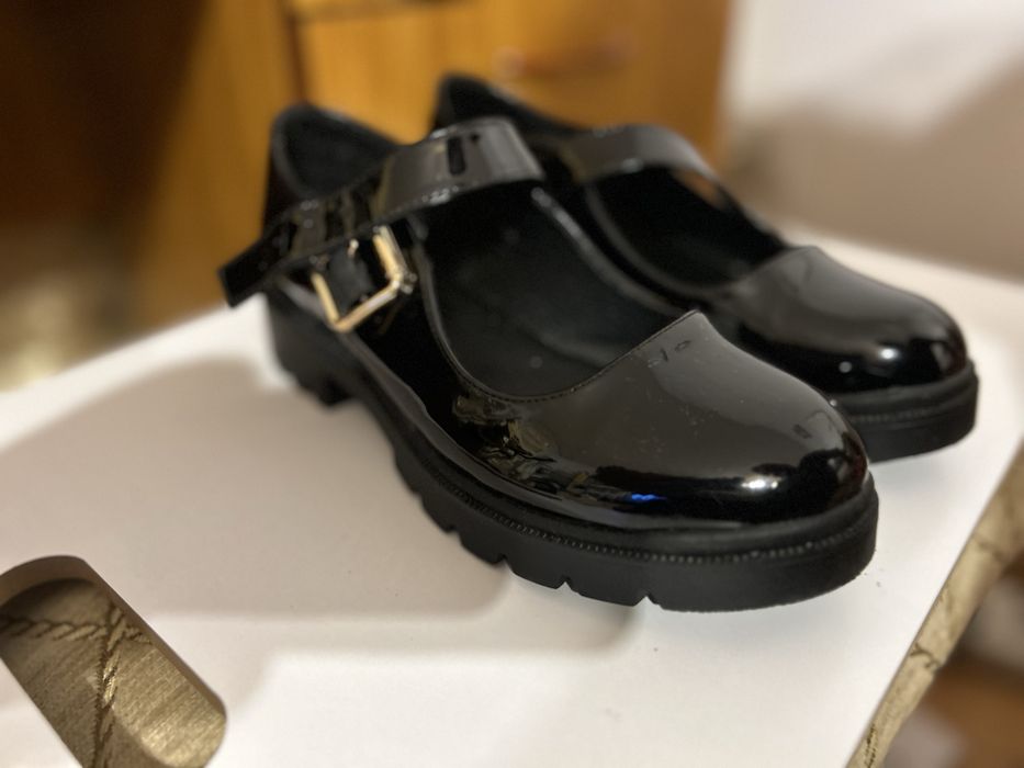 Pantofi închiși damă (mărimea 35)