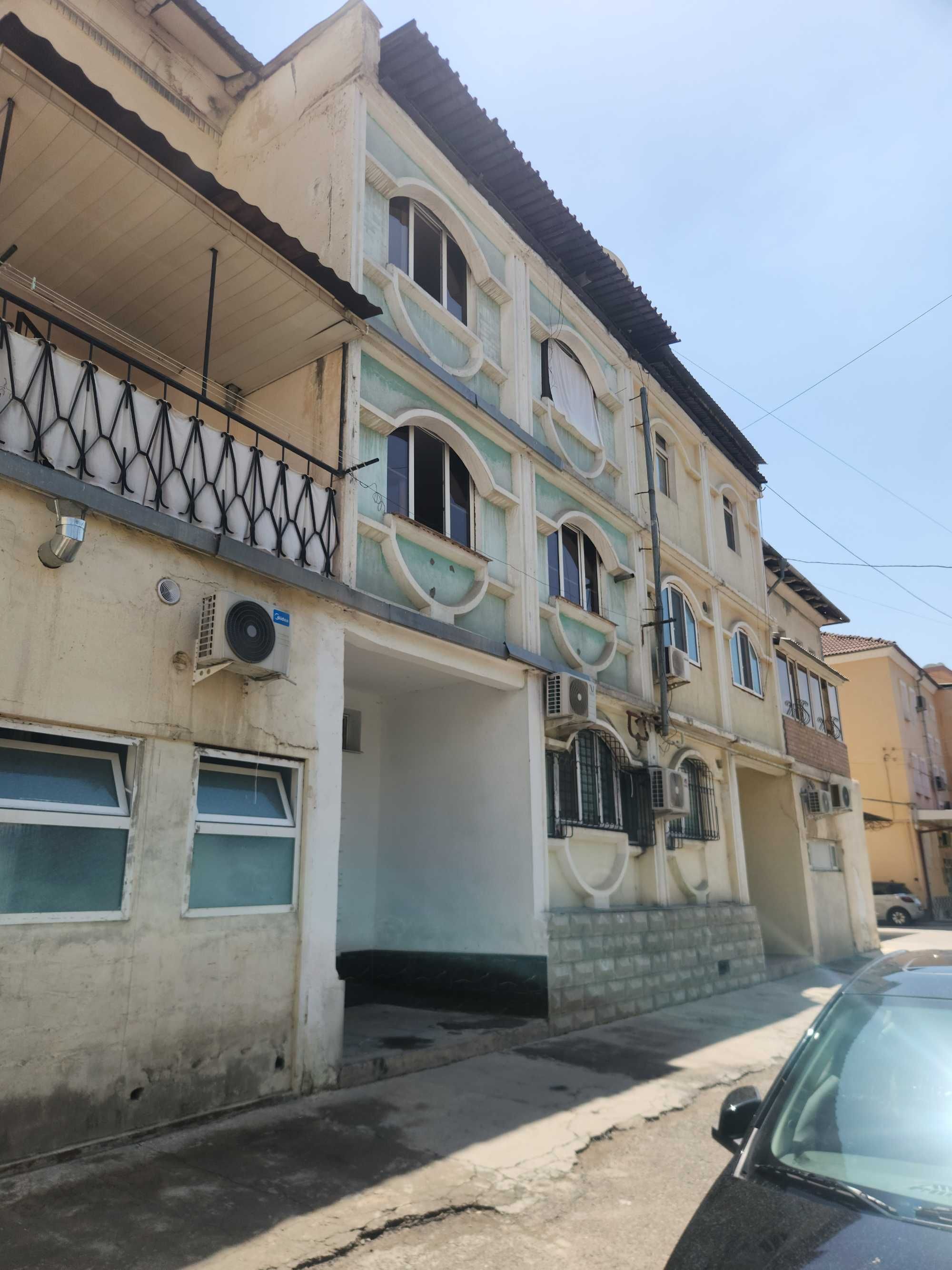Olmozor tumani Nurafshon 4-Do'm, 4-xonadon, 2-qavat, 150m² sotiladi