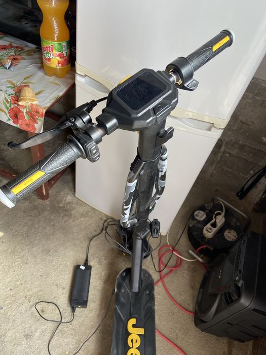Vand trotineta electrica jeep