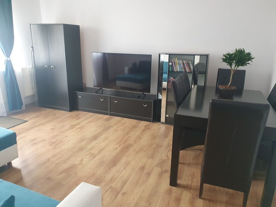 Închiriez apartament patru camere