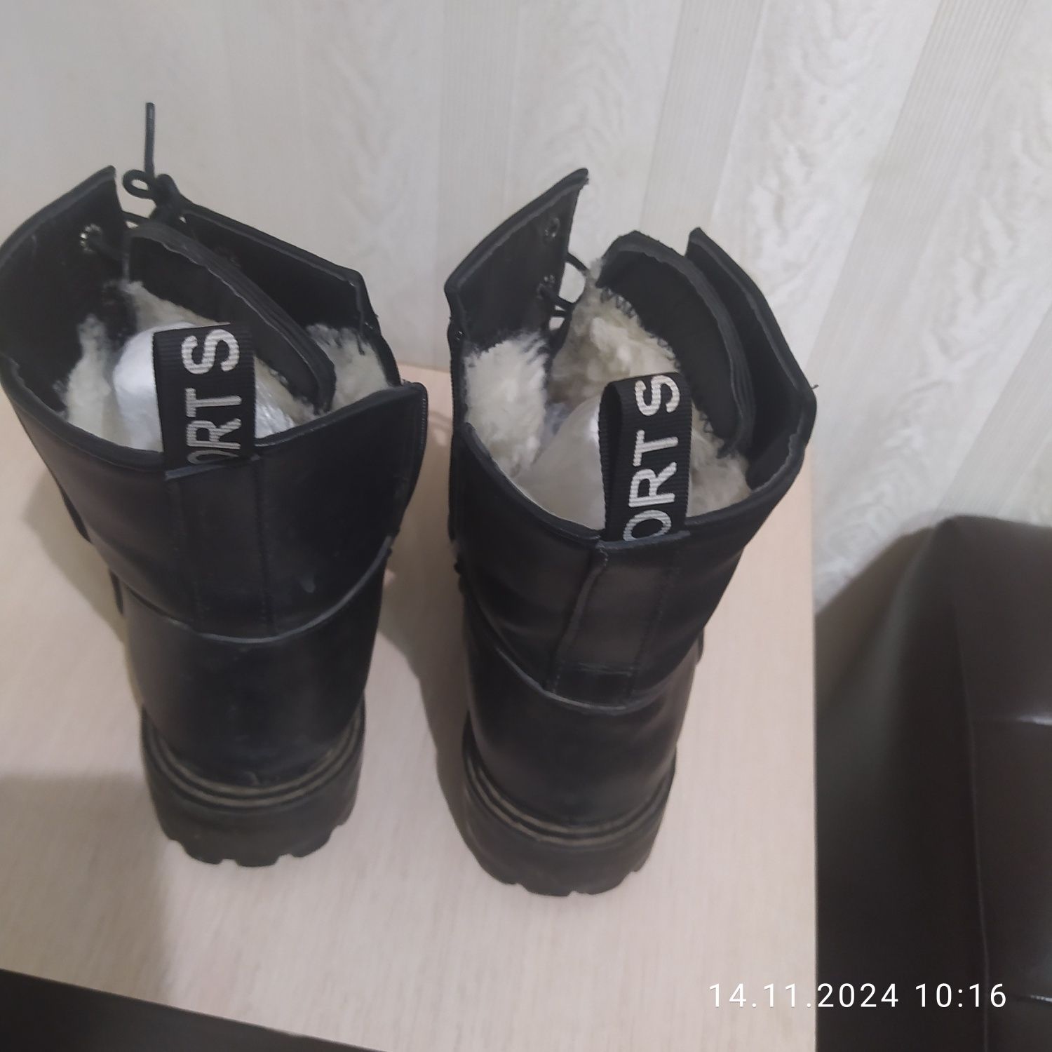 Продам новые зимние модные  ботинки