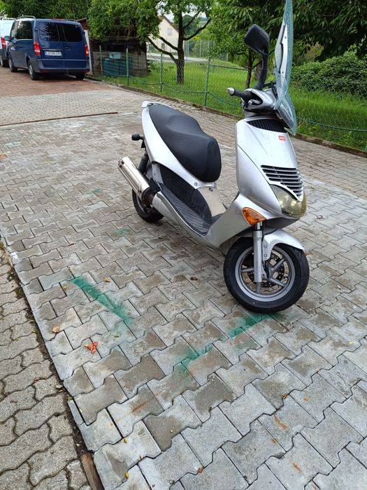 Salut vând Aprilia Leonardo de 125 acte Germania