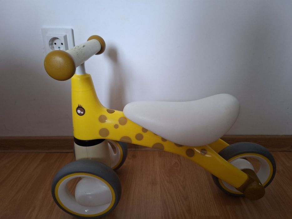Tricicleta galbena girafă