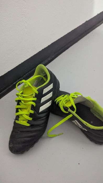 Ghete de fotbal sintetic