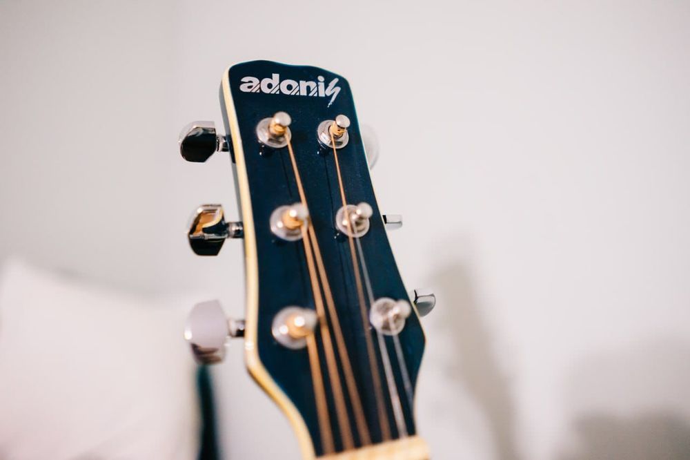 Chitară electro-acustică