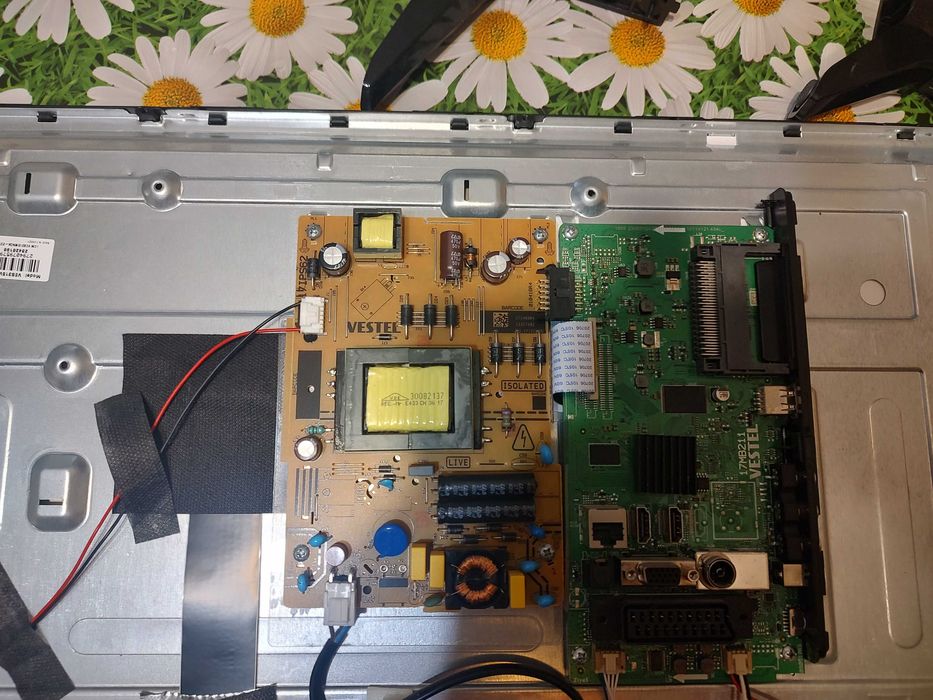 SMART Телевозор Crown 32289Т2SM двоен образ