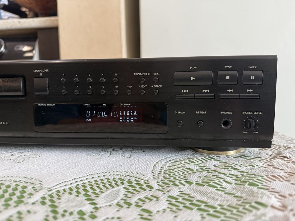 Denon DCD-725 CD player