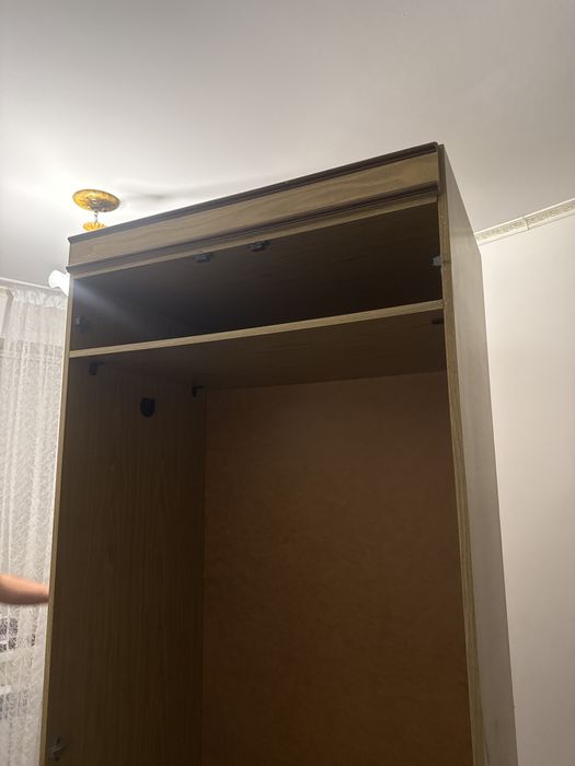 Продаётся шкафы и стол компактный  торг есть