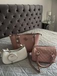 Оригинални чанти Guess