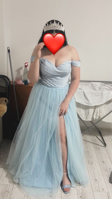 Rochiie lunga pentru evenimente