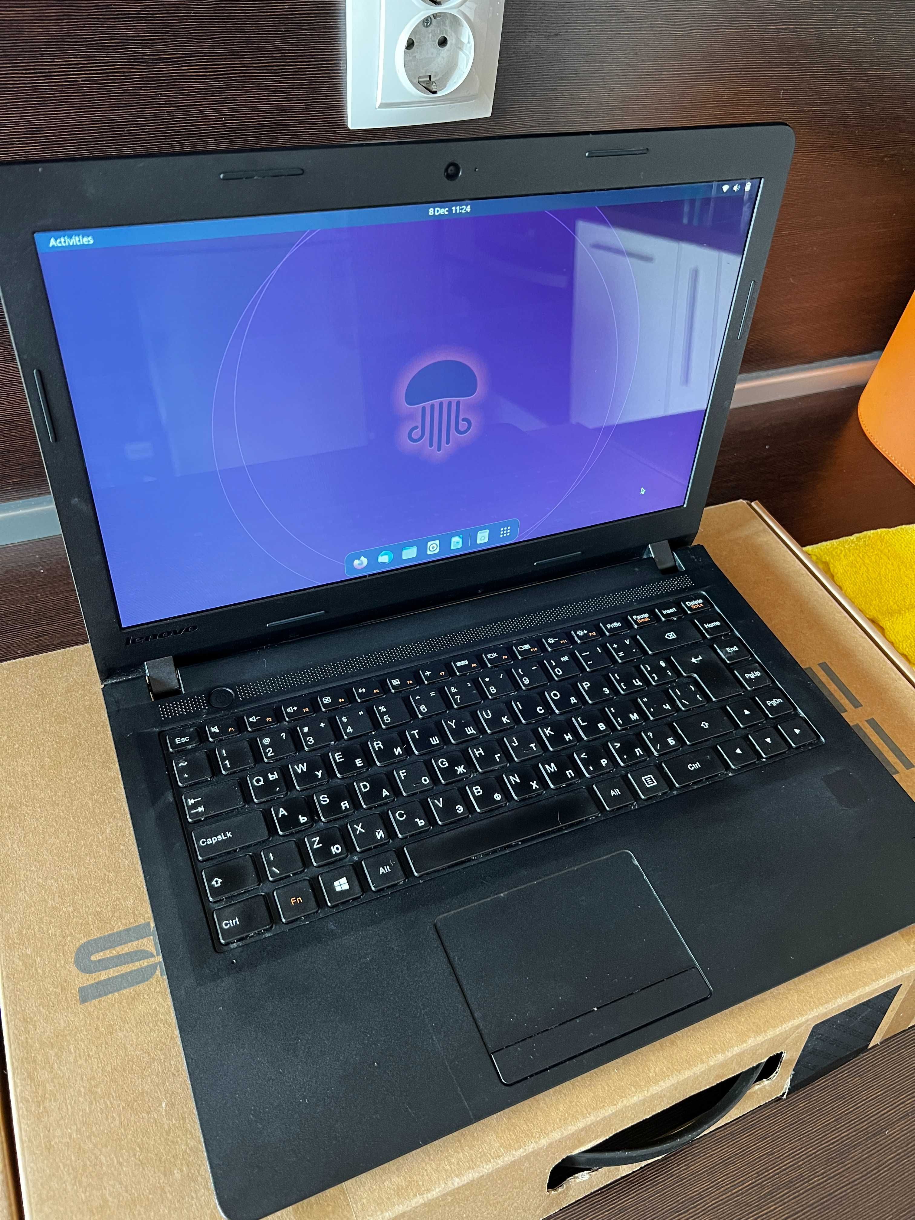 Лаптоп Lenovo Ideapad 100 4GB RAM 500GB HDD