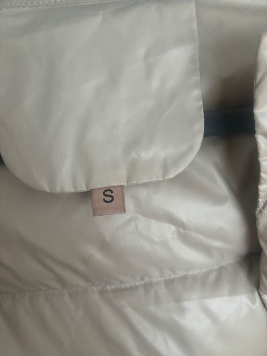 Дамско яке с лъщи пух и яка естествен косъм