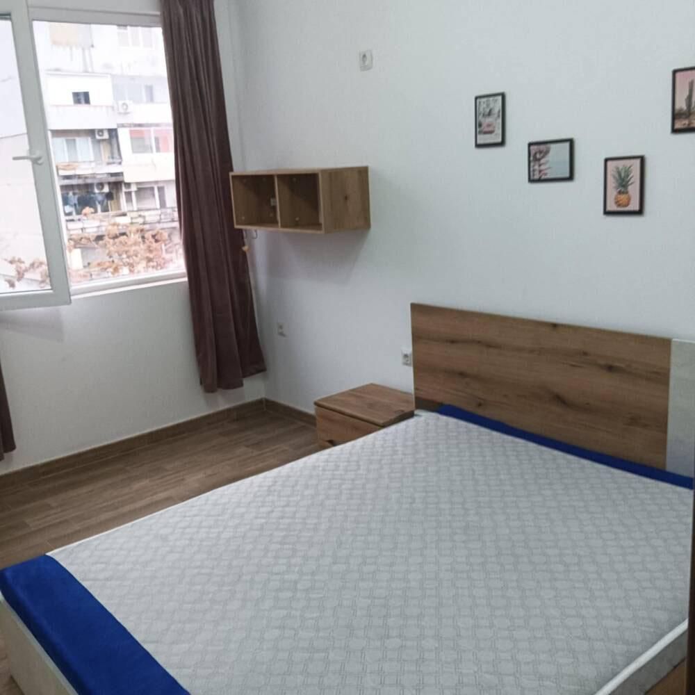 Дава се под наем Двустаен апартамент в Бургас, Изгрев - 55 кв.м за 382.5 € - Снимка #2
