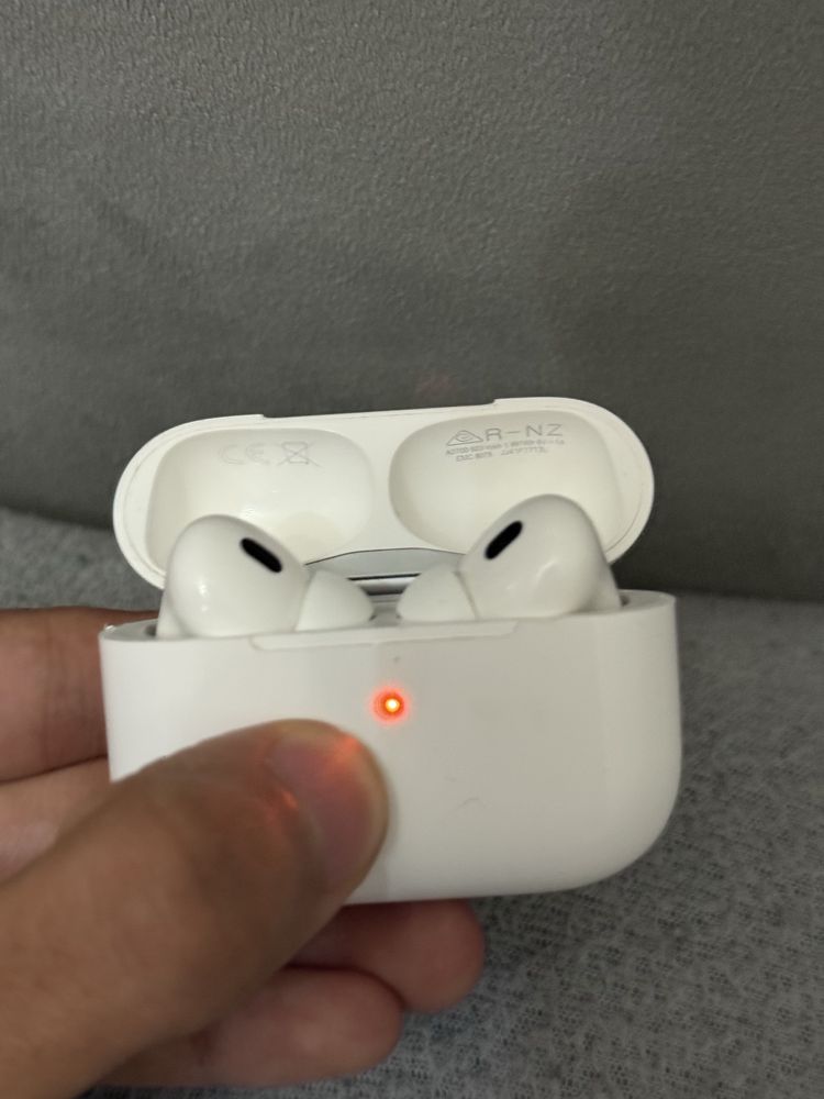 Airpods pro  2.