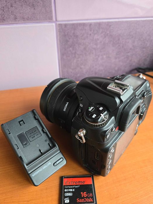 Nikon D300 + Sigma 50mm f1.4 + card CF