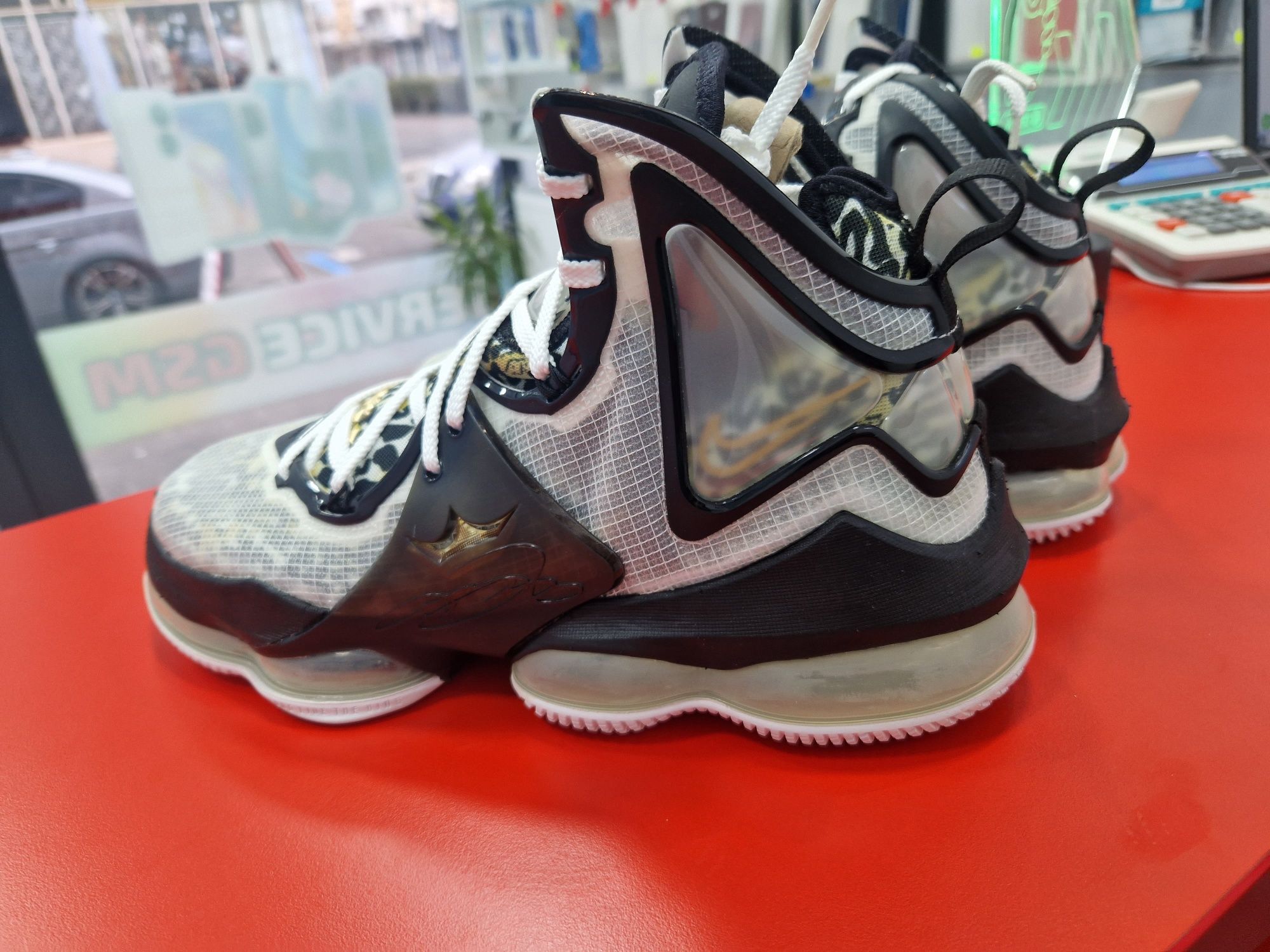 Nike lebron 19 marime 42