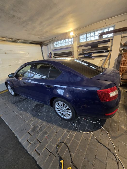 Folie auto Llumar autorizata rar