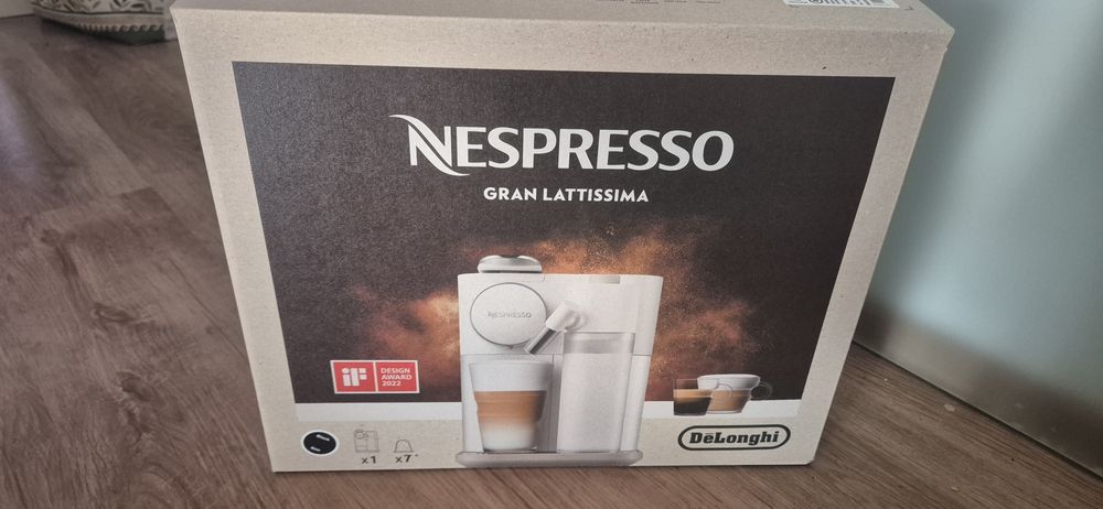 Expresor Nespresso Gran Lattissima – nou, sigilat, culoare neagră