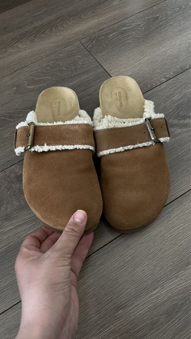 Замшевые сабо Bershka