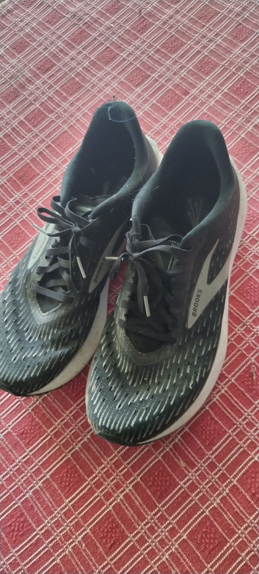 Маратонки brooks 44