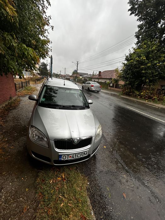 Vând Skoda Roomster