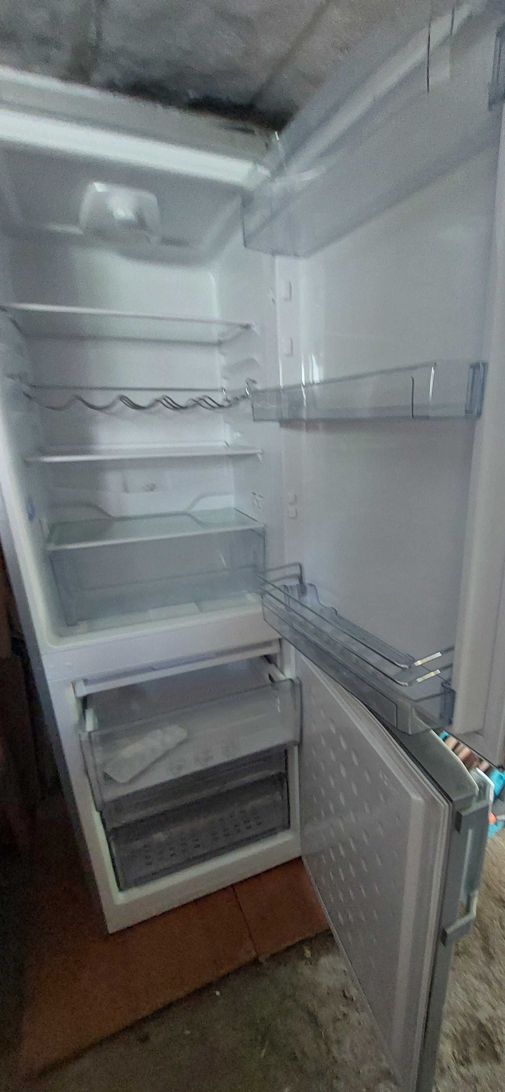 Хладилник beko сив, отлично състояние