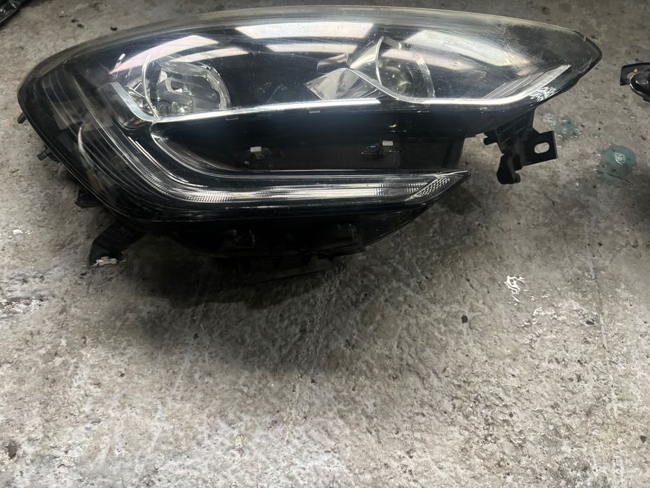 Far Stanga Renault Megan 4