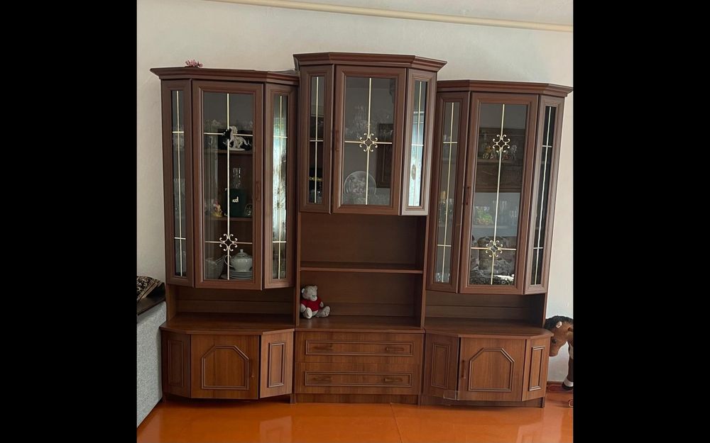 Продам стенку, вместительная и удобная .