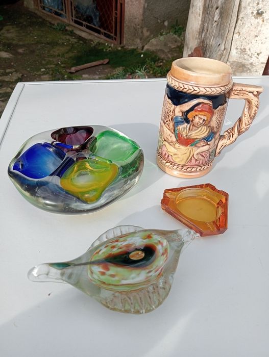 Bibelouri vechi și halbă