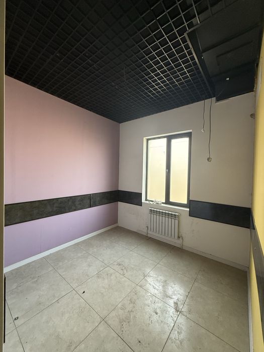 Вдоль центральной дороги сдается коммерческое помещение