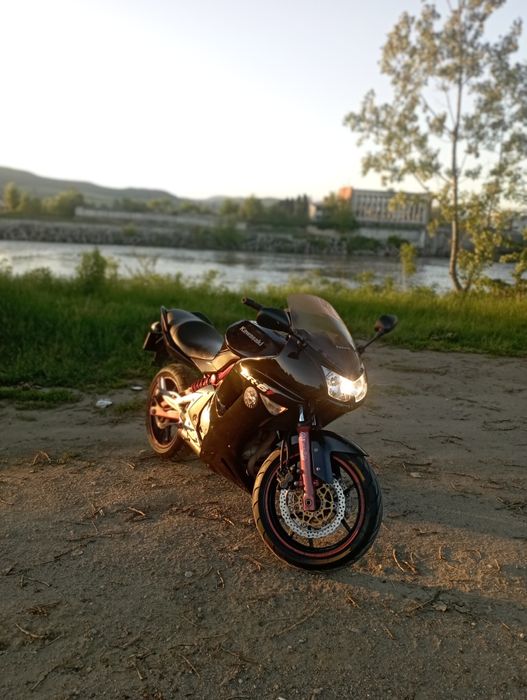 Motocicleta Kawasaki er6f