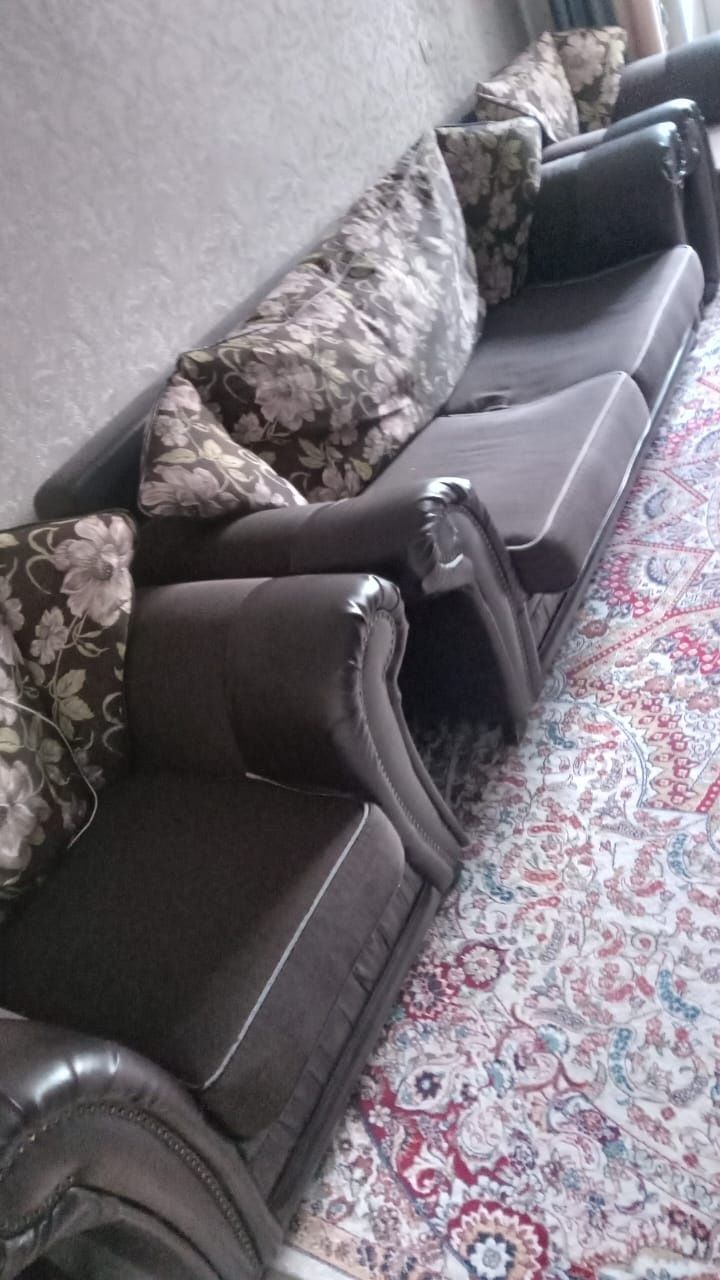 Продам диван и два кресло