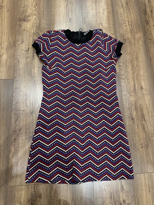 Рокля, плътна, есенна, шарена, вълнена и топла, подходяща за сезона