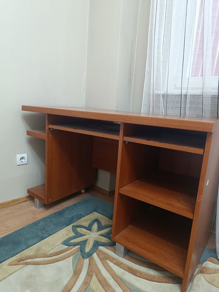Стол компьютерный
