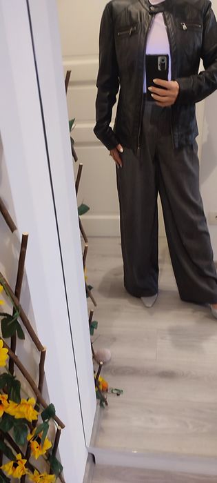 Gecuta din piele naturala neagra, croi pe talie, model deosebit