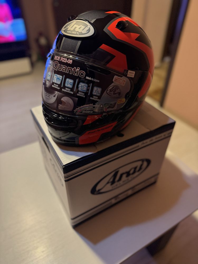 Каска Arai Quantic Robotik red S