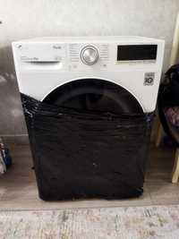 Продаю новую стиральную машину модель LG F4V5VS0W