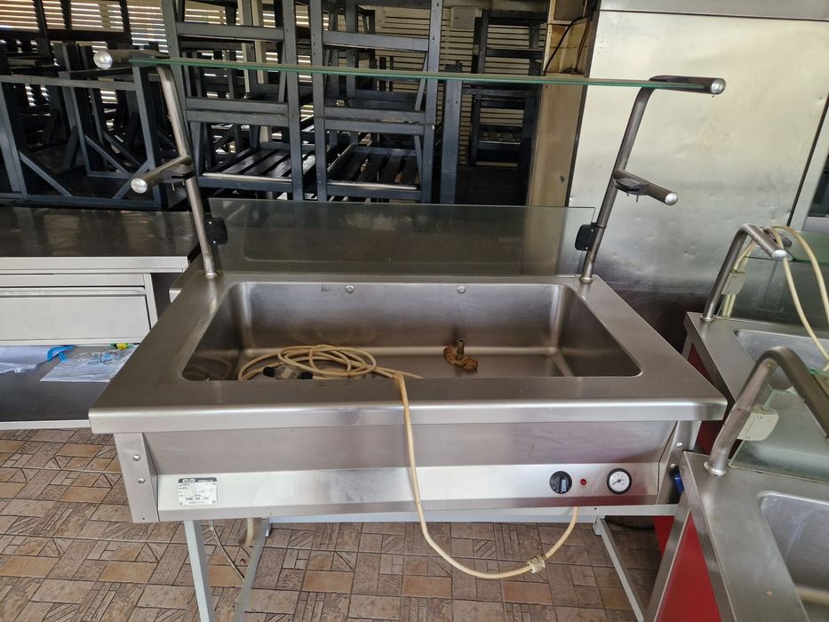 Vitrina rece sau calda cu banc și sticla, vitrina expunere