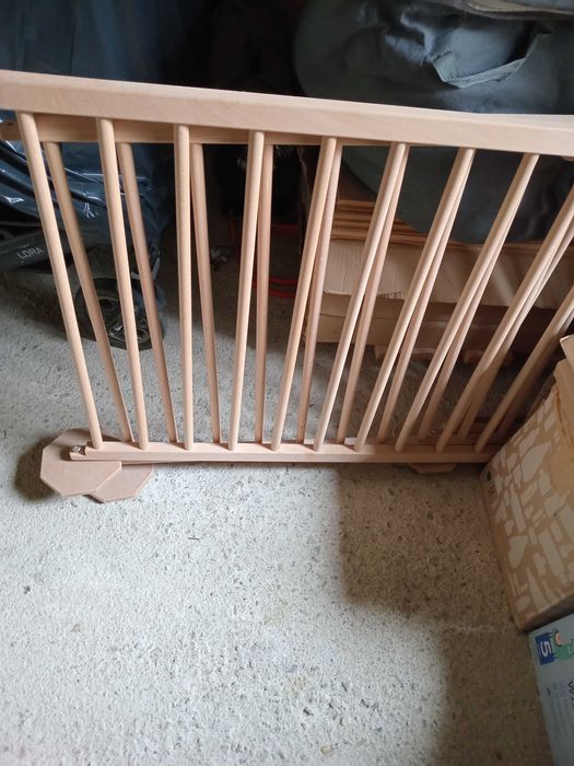 Vand tarc din lemn pentru bebelusi