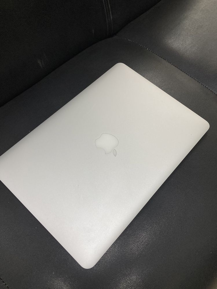 Macboob Air 2015 8/128GB Yangidek Rus keybord