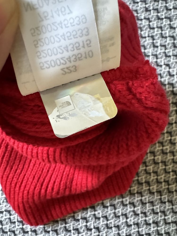 Продам шапку The north face