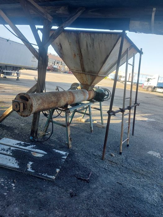 Смесител с бункер