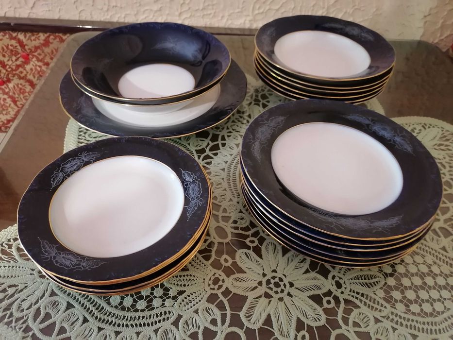 Serviciu de masă porțelan, cobalt, aur, 33 piese, made in RSR vintage