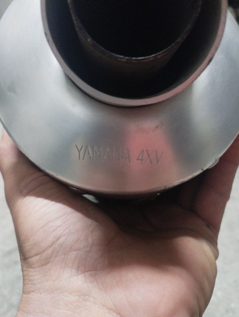 Задно гърне Yamaha R1