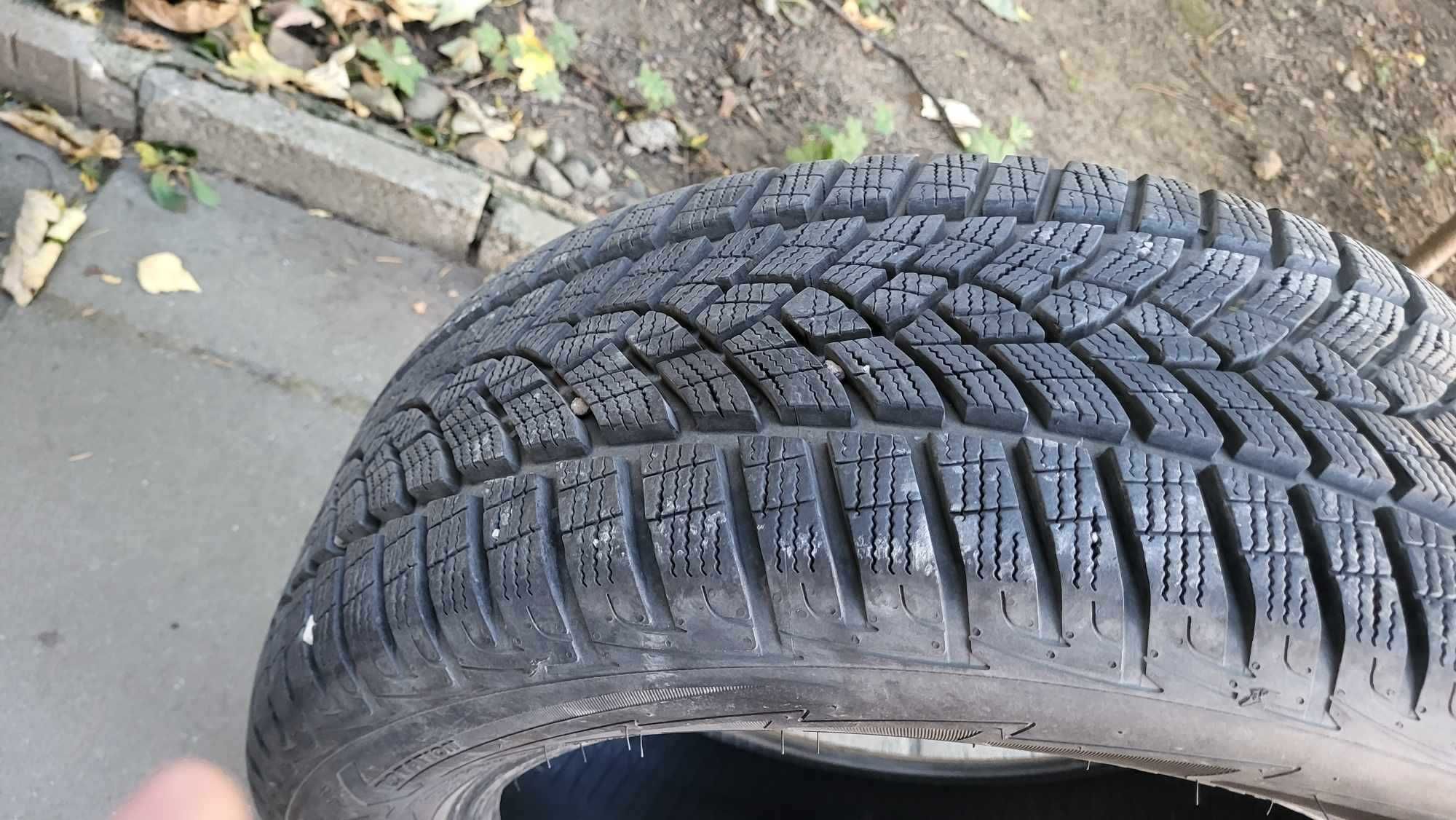 2 използвани зимни гуми goodyear