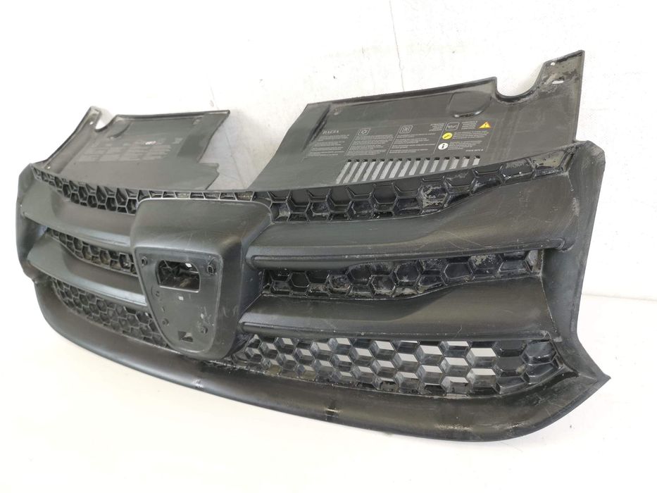 Радиаторна решетка Дачия Логан 2 / Dacia Logan 2 [ - ] Оригинална и в